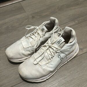 ON cloud running shoes size 7.5